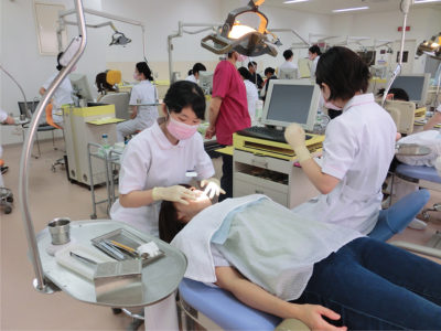 昼間部で身内実習を行いました Hokuei News 北海道歯科衛生士専門学校