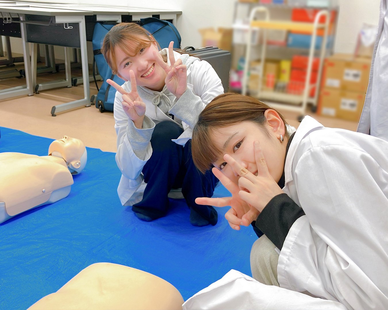 クラスメイトと協力しながら実習♪