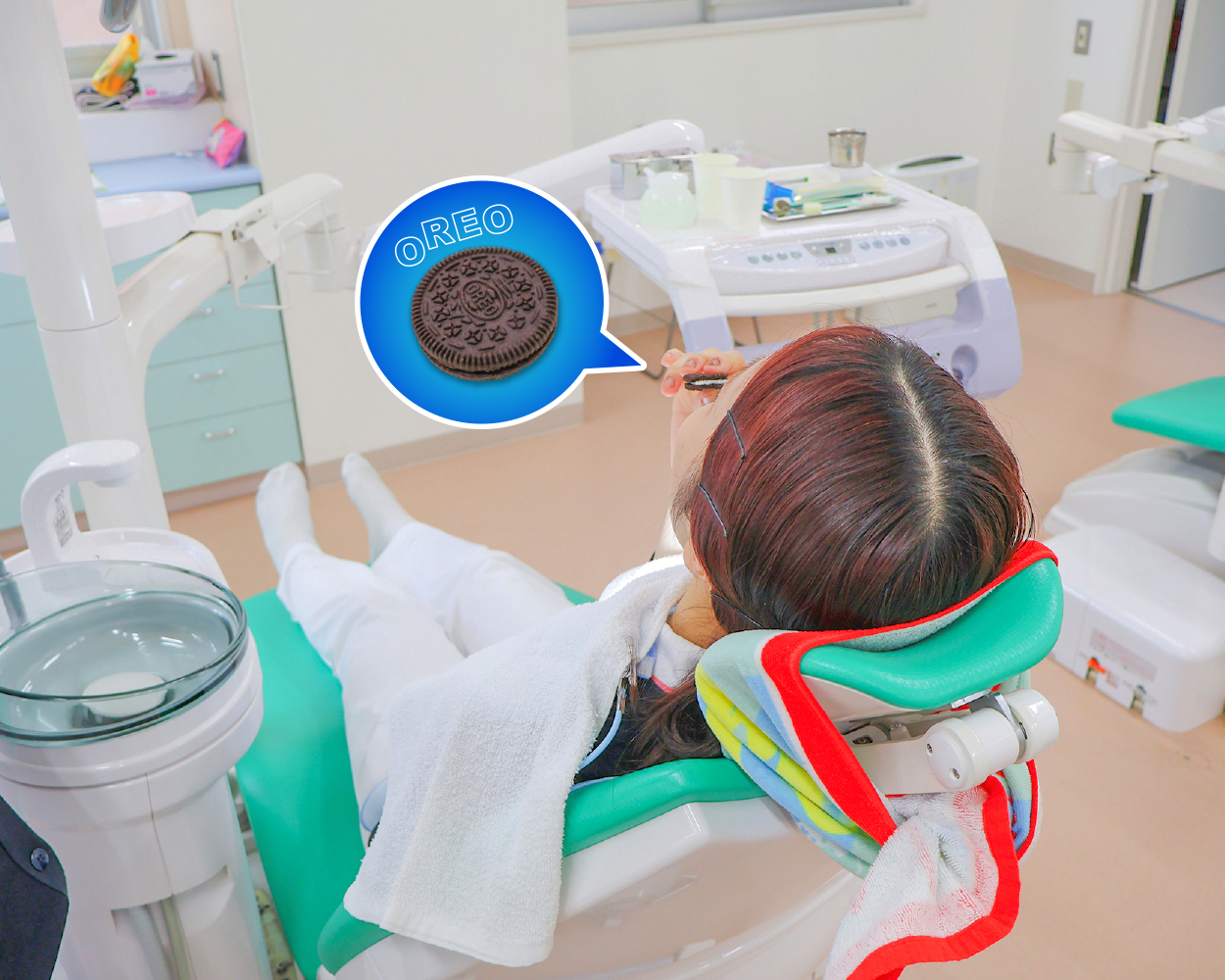 患者さん役は、お菓子のオレオを1枚ぱくっ。
