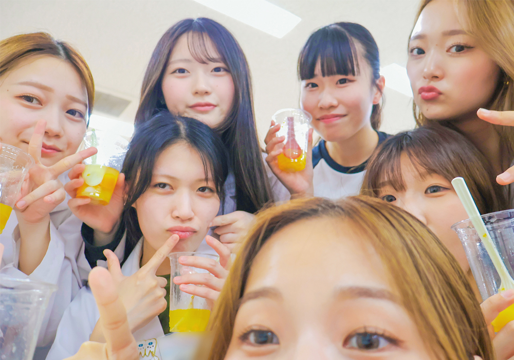 炭酸を混ぜて夏色ドリンクにも！