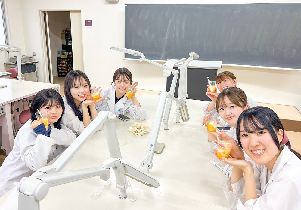 みんなで作るとさらに美味しく感じますね♪