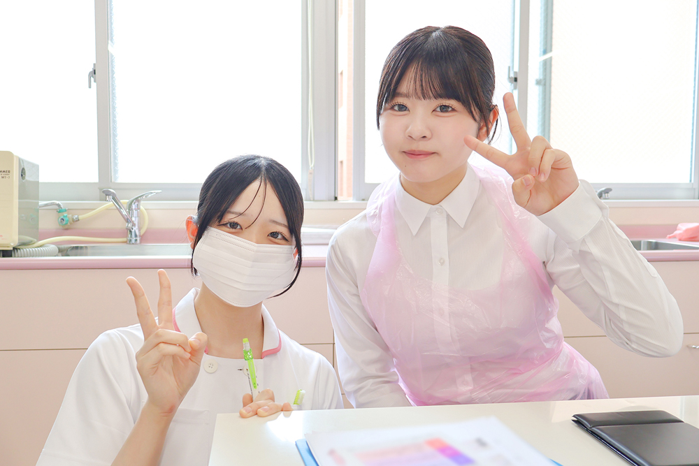 ペアになって実習を行います。