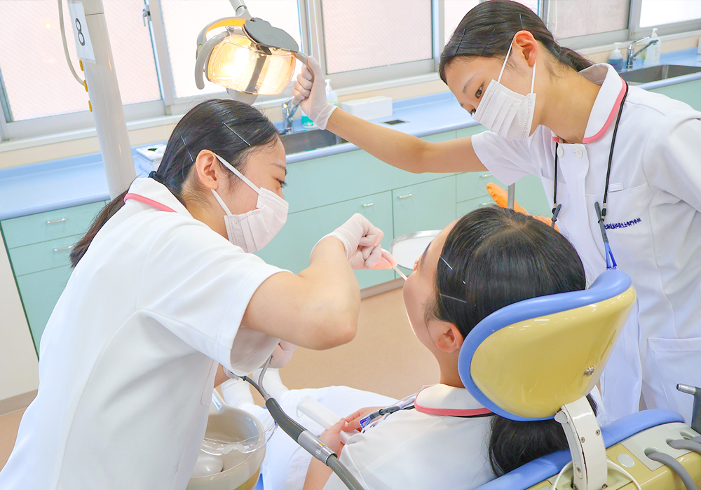 術者・補助者・患者さん役でそれぞれの立場を体験！