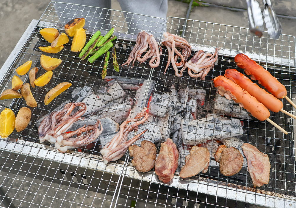 色々な食材を用意して焼いていきます★