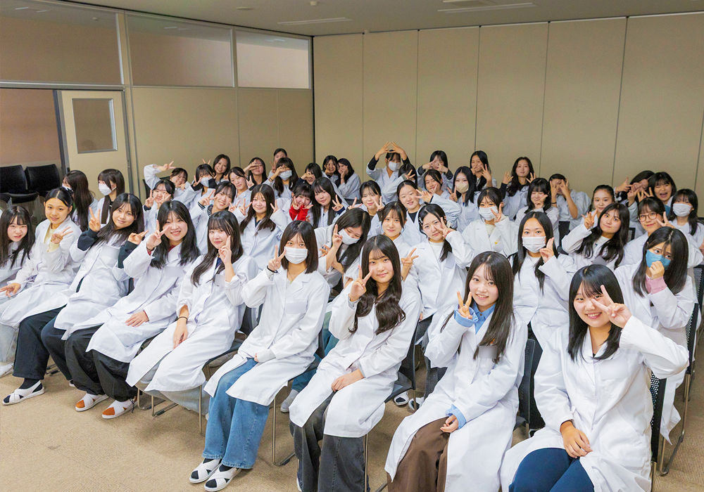 先輩たちの姿を見守っていた1年生のみんな。